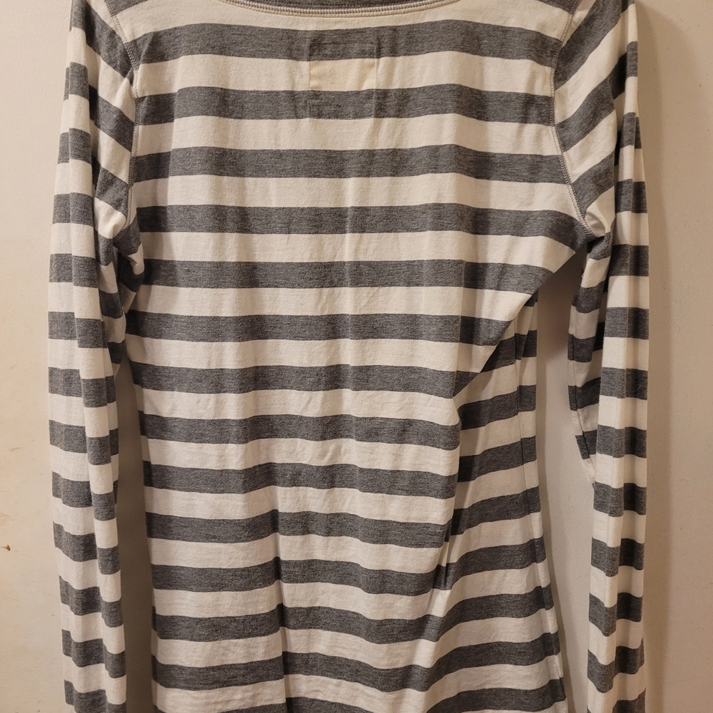 Hollister Gray Striped Women's Top - Picture 3 of 3